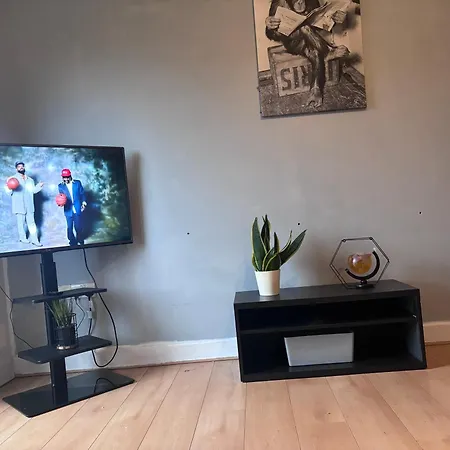 Ferienwohnung Cosy 1 Bed Flat Wembley